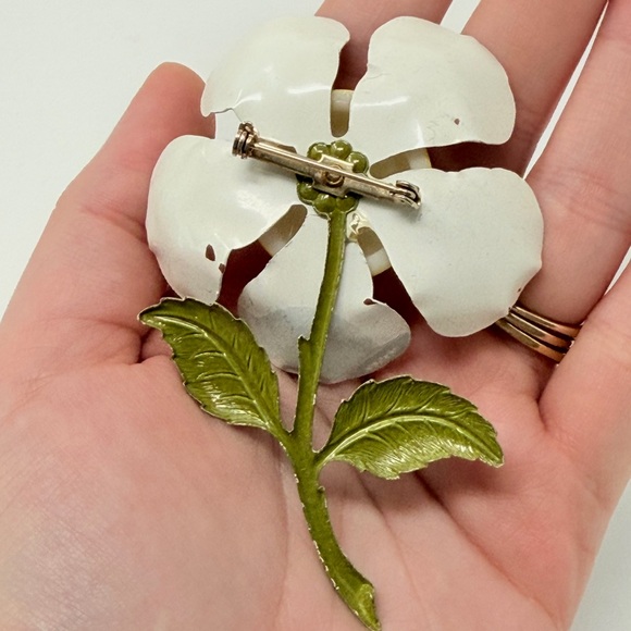 Vintage Enamel Flower Brooch White Yellow Green Metal Pin Fashion Jewelry - Picture 6 of 8